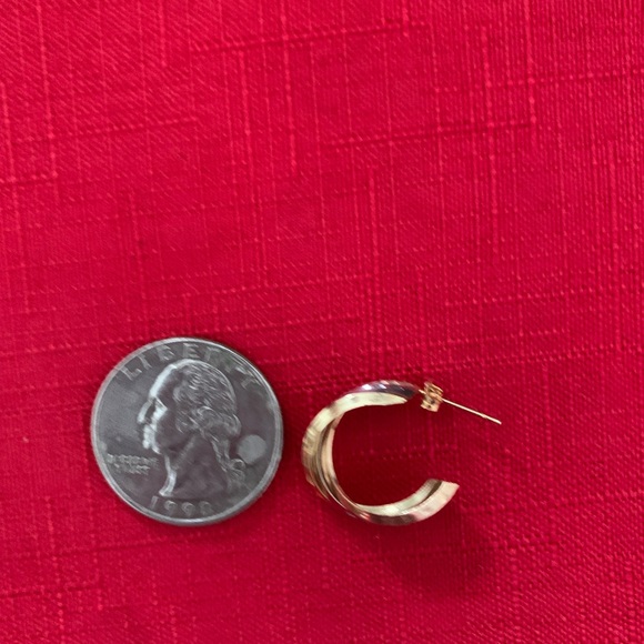 Vintage Sears 14K gold meet in the middle, crossover hoop earring - Picture 4 of 5